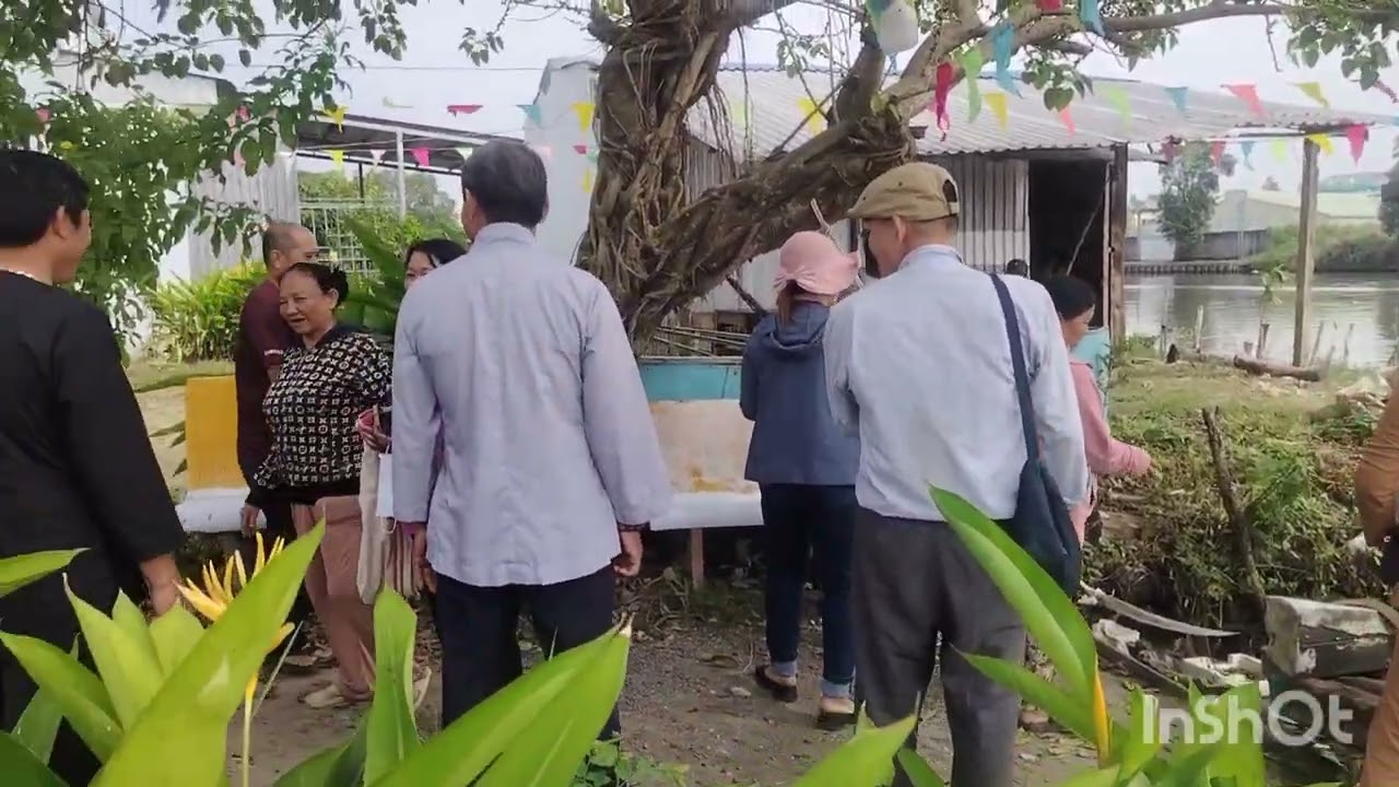  24/11/2025/âL.an dị chân dung  thầy+dâng hoa