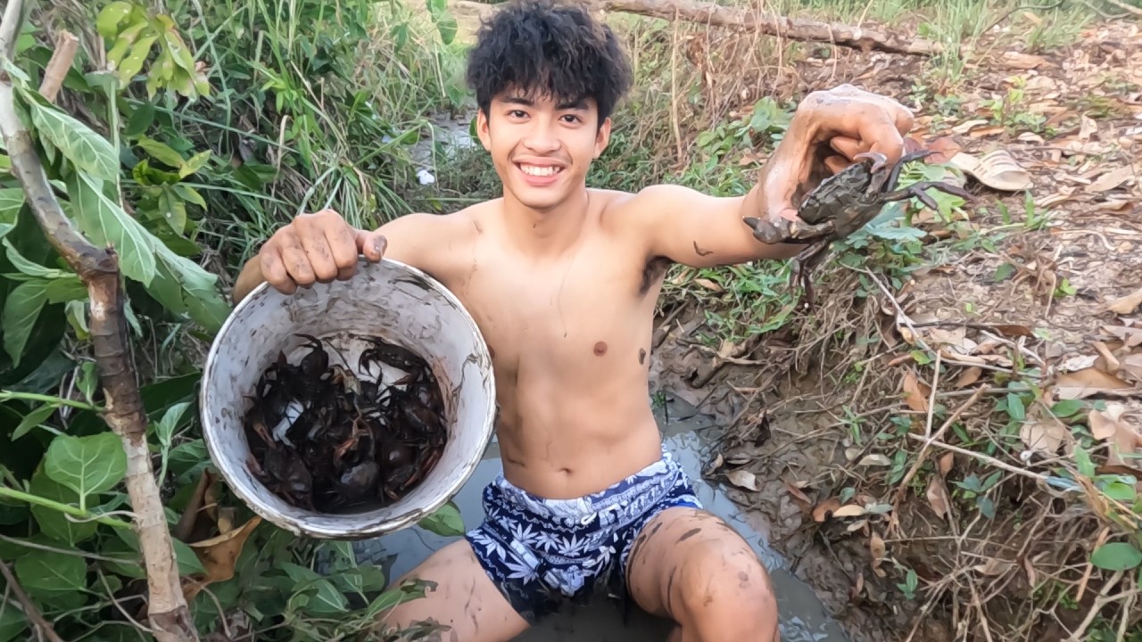 วิดนํ้าหาปูนา ปูนํ้าแห้งมาอยู่รวมกันได้เยอะเลย.