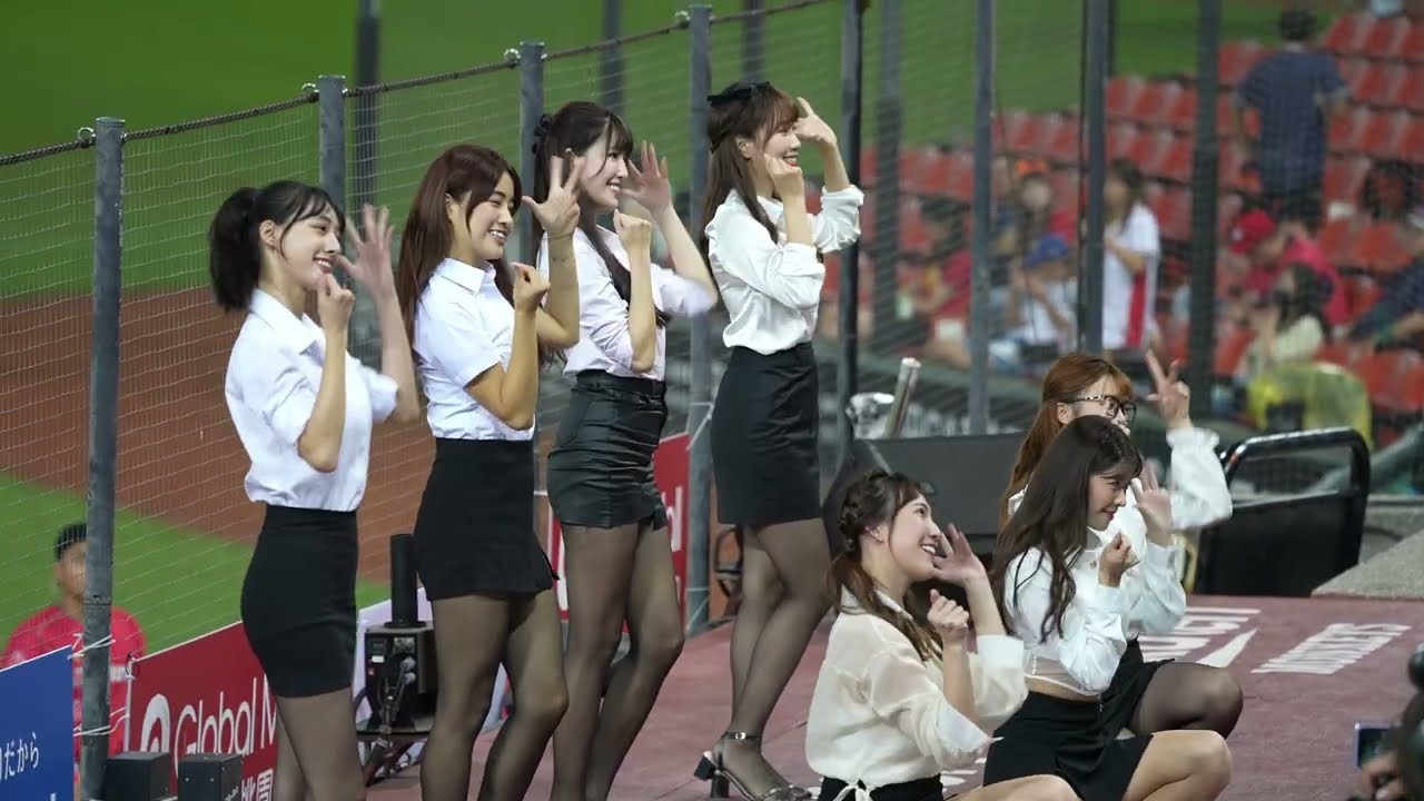 Rakuten Girls 上班族趴 中場舞 穿OL裝現場看真的嚇壞哥了  cheerleaders fancam