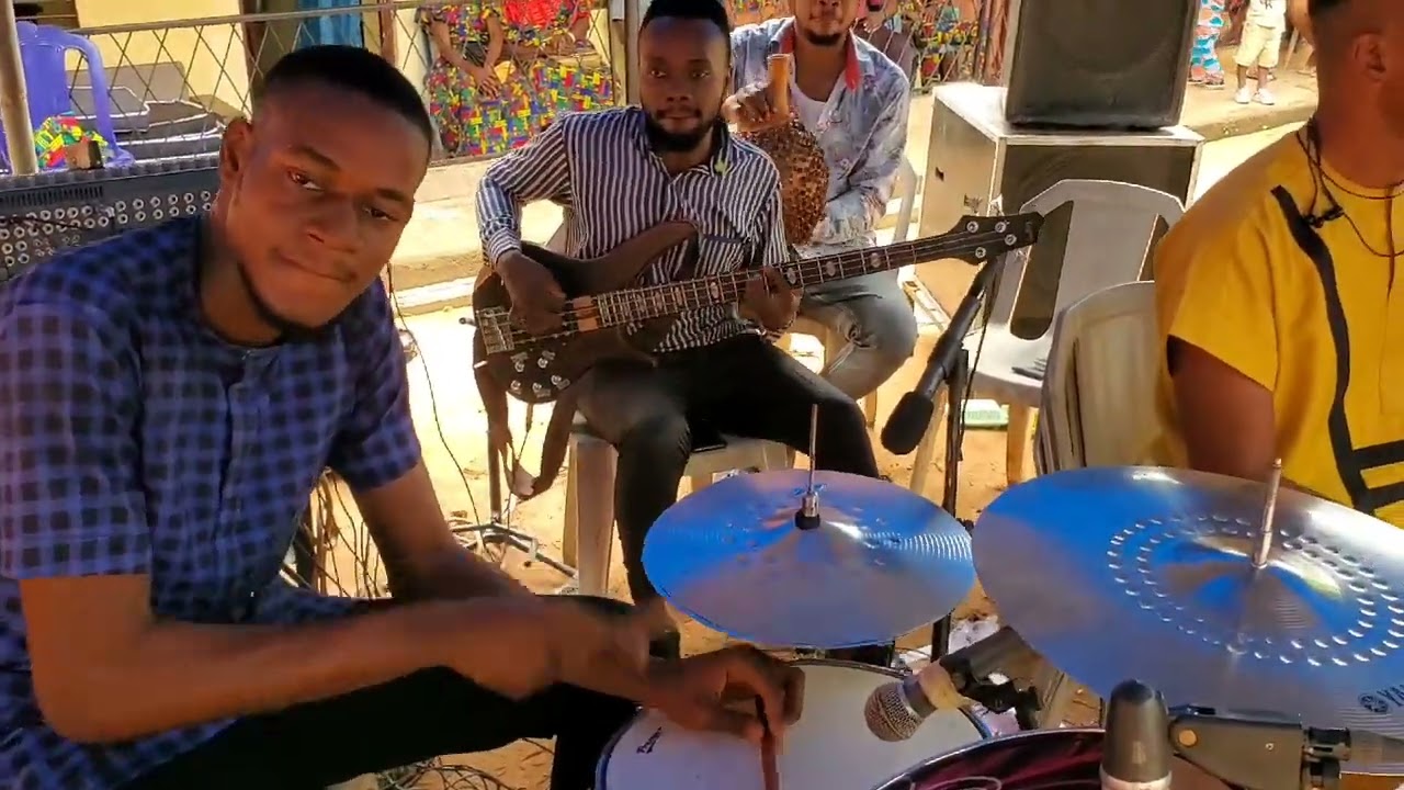 Live stage performance by EmmaGod [IFECO Sound multimedia)