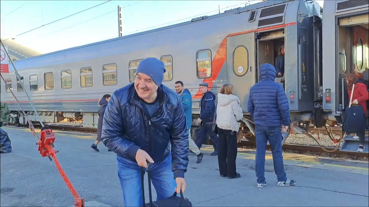 ПОЕЗДА ПРИЕХАЛИ СЕВЕРНОЙ СТОРОНЫ.