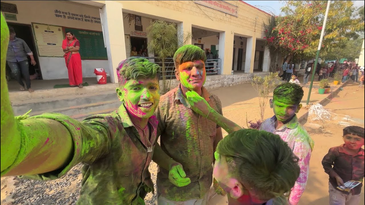 School me holi khel di Naresh ne 😍 !! Day 155