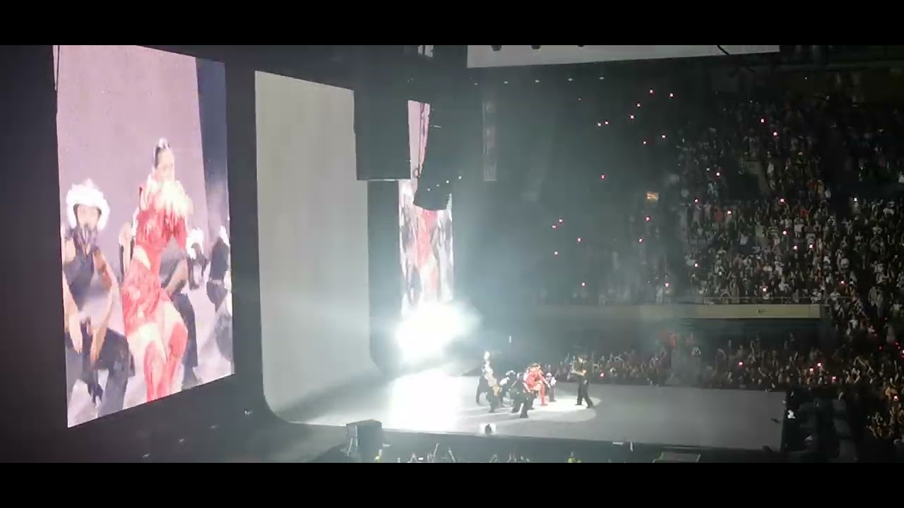 Rosalía - Saoko - live Tour Motomami - Palau Sant Jordi 23/07/2022