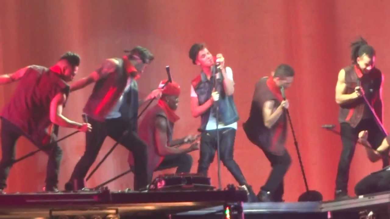 Die In Your Arms - Justin Bieber (Live/Winnipeg/2012)
