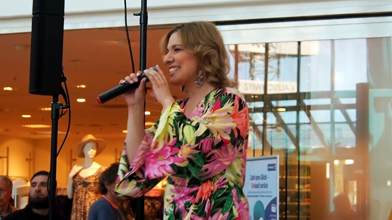 Laura Wilde in Plauen / Autogrammstunde / Nonstop ins Glück