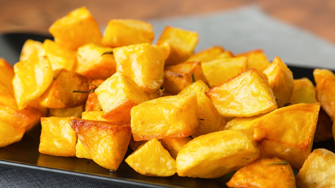 🎥 PATATE AL FORNO: CROCCANTI FUORI, MORBIDE DENTRO! IL CONTORNO CHE NON STANCA MAI 🥔✨