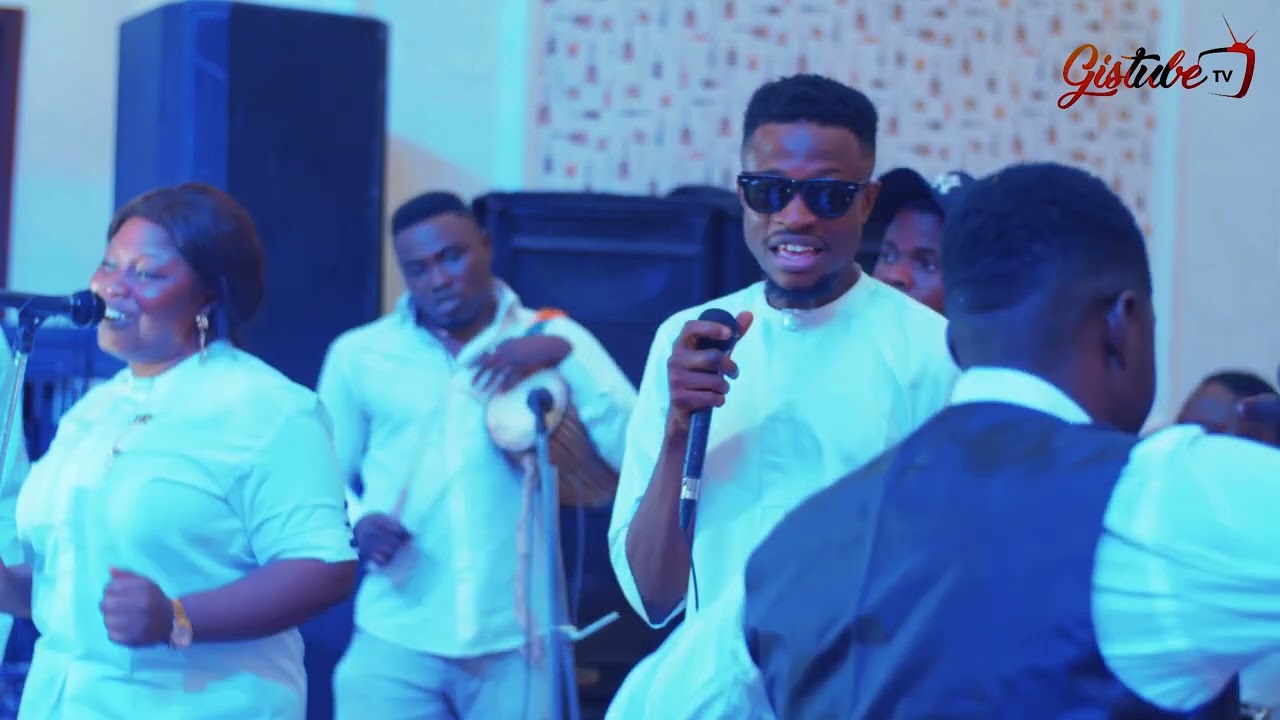 AKINTAYO AKINWANDE SINGS MELODIOUSLY AT AN IBADAN EVENT