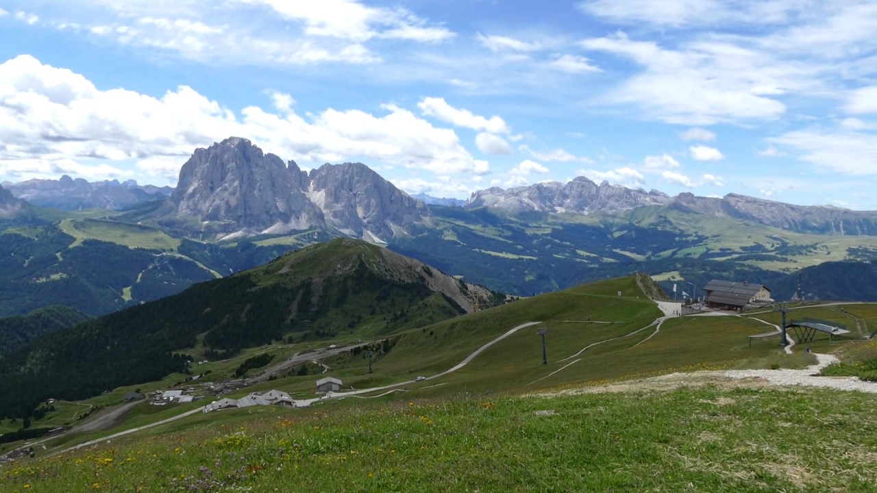 Gr&ouml;dnertal mit Blick auf Wolkenstein
