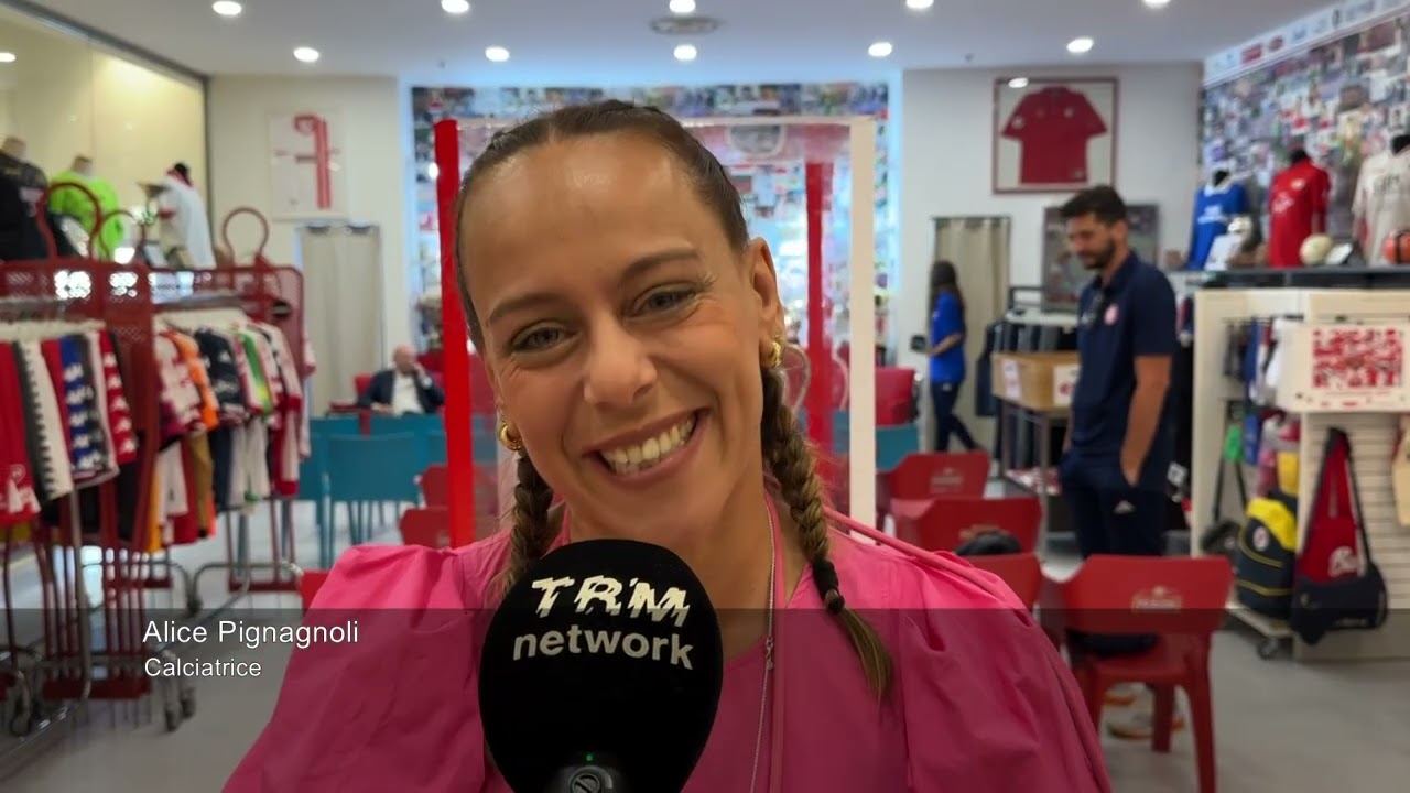 Alice Pignagnoli a CasaBari con le ragazze della Pink per il libro 'Volevo solo fare la calciatrice'