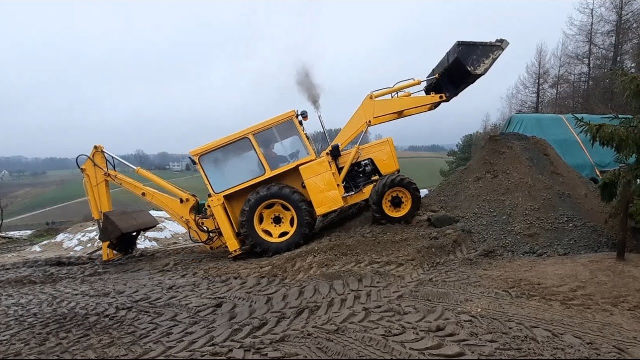 Podgarnianie kruszywa na drogę Ostrówek 4x4 turbo, niby nie było, źle ale turbinę trzeba zmienić.