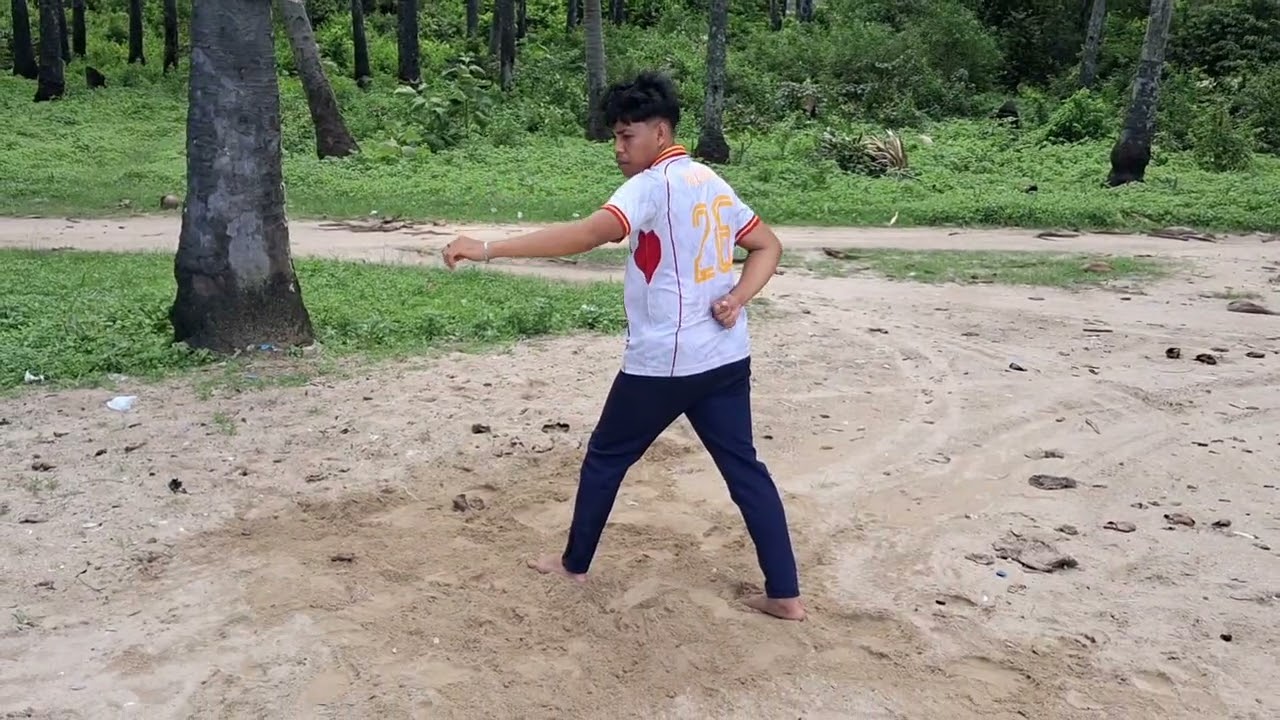 UAS PENCAK SILAT, nama  : Renoval Febrian Mesah NIM : 24320179 kelas E/ Semester 3