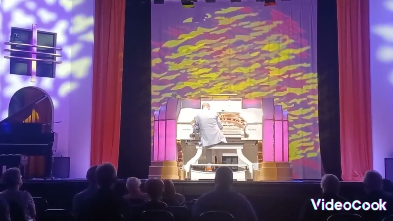 Chris Mcphee at the Brentford Musical museum Wurlitzer on a British tour  07/10/23.