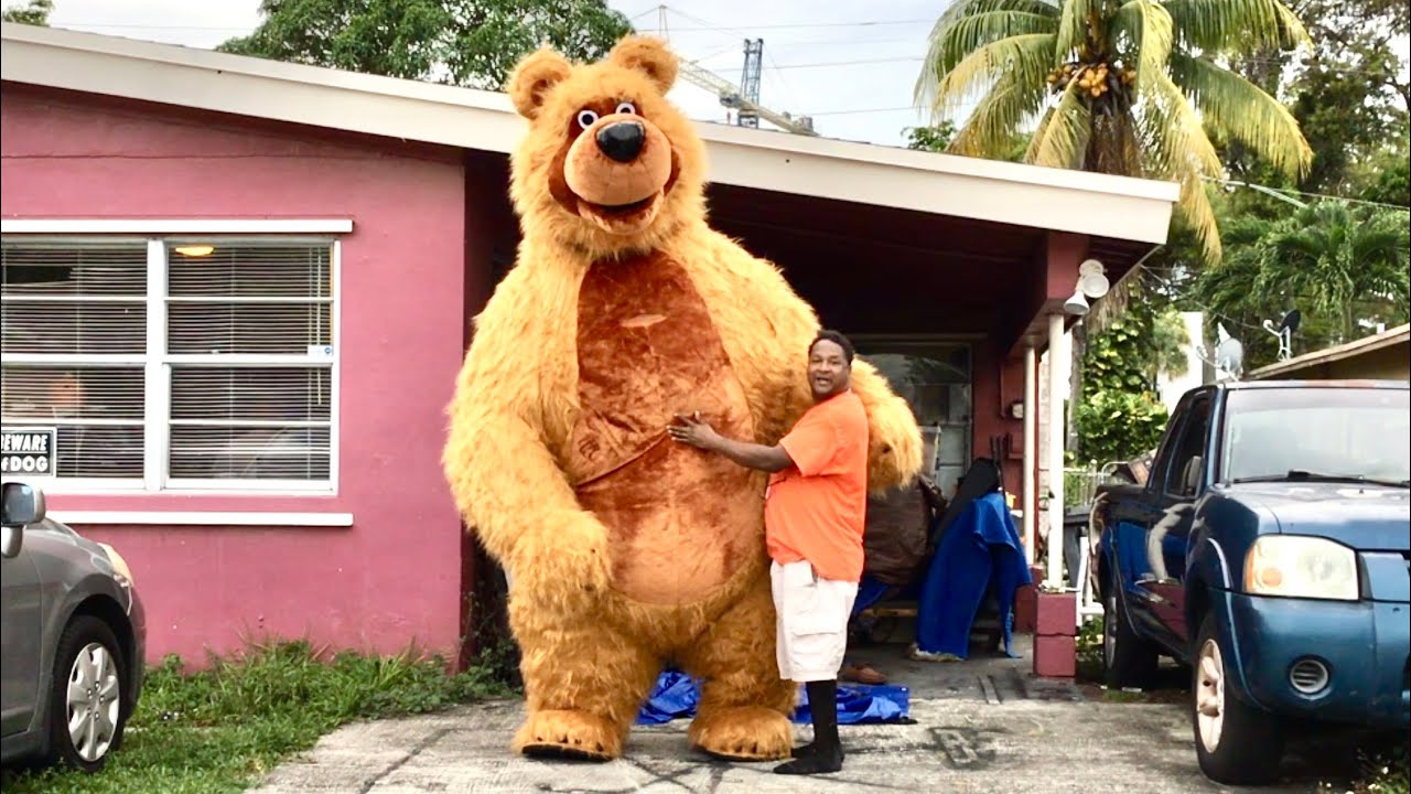 Kris Nicholson’s Brand New Profesional Giant Bear Costume by ARIS Mascots in China ( Full Video )