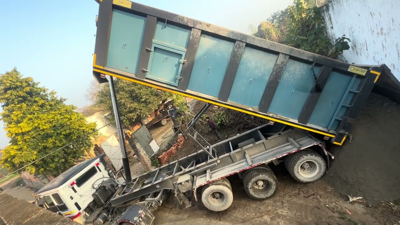 Aaj ghar ke aage truck aa gya 🚚 