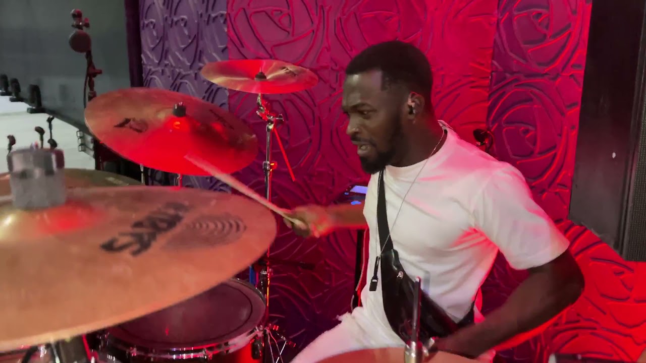 THE MOMENT WHEN @sunniesnaresmusic CALLED UP @tobymcquittymusic TO PLAY THE DRUMS IN @COZAGLOBAL