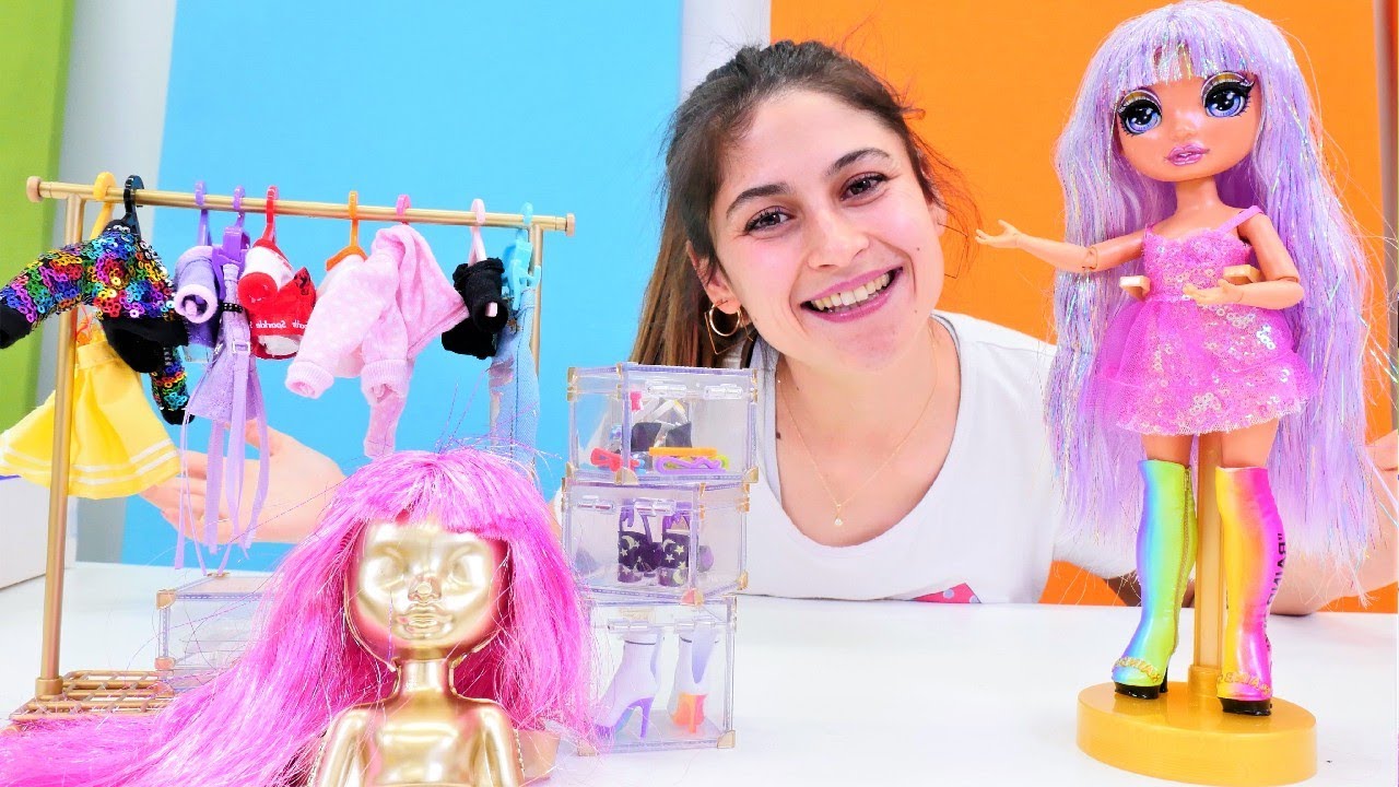 Rainbow High kutu açılımı - Stella'ya katalog çekimi yapalım! Kızlar için elbise seçme oyunu