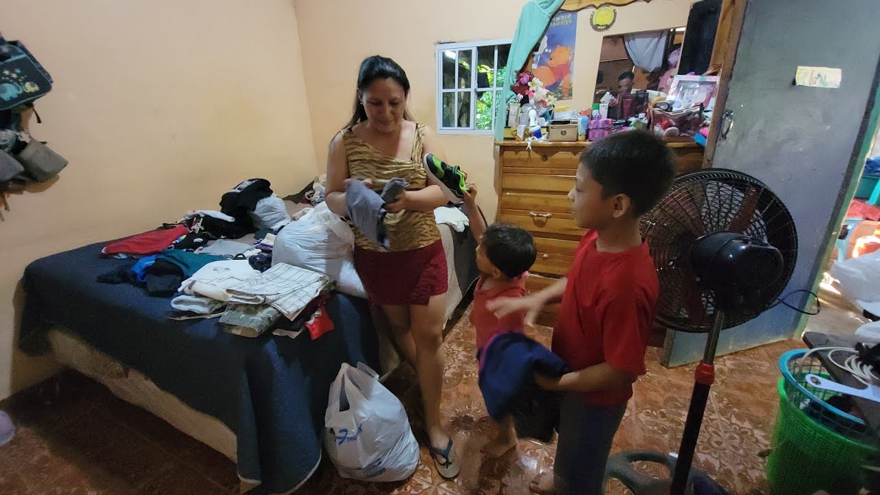 TODA ESTA GRAN BENDICION NOS MANDARON. Y LA CONPARTIMOS  ASI CON LAS PERSONAS QUE NECESITAN 