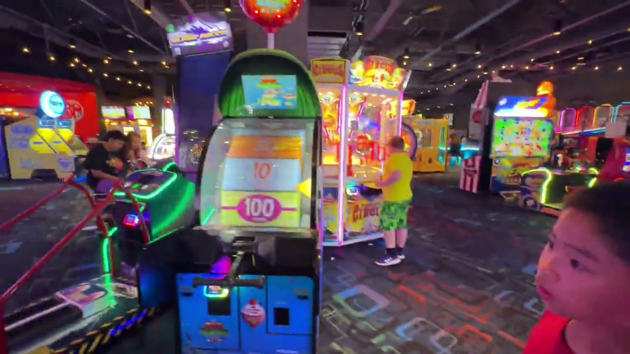 Tour of Strike and Bowl arcade in Niagara Falls, Canada (July 2023)