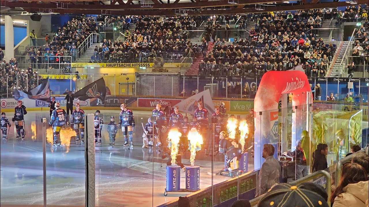 EHC Steinbach Black Wings - Einlauf der Spieler (Saison 2023/24)