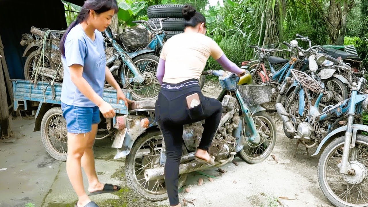 Mechanical Girl Carefully Restores a 1970 Super Cub Vintage Motorcycle Back to Factory Condition