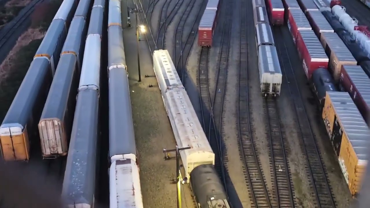 Walking Sb over Queensboro bridge...02/17/26 Wait to see the train activity...Eb valley job