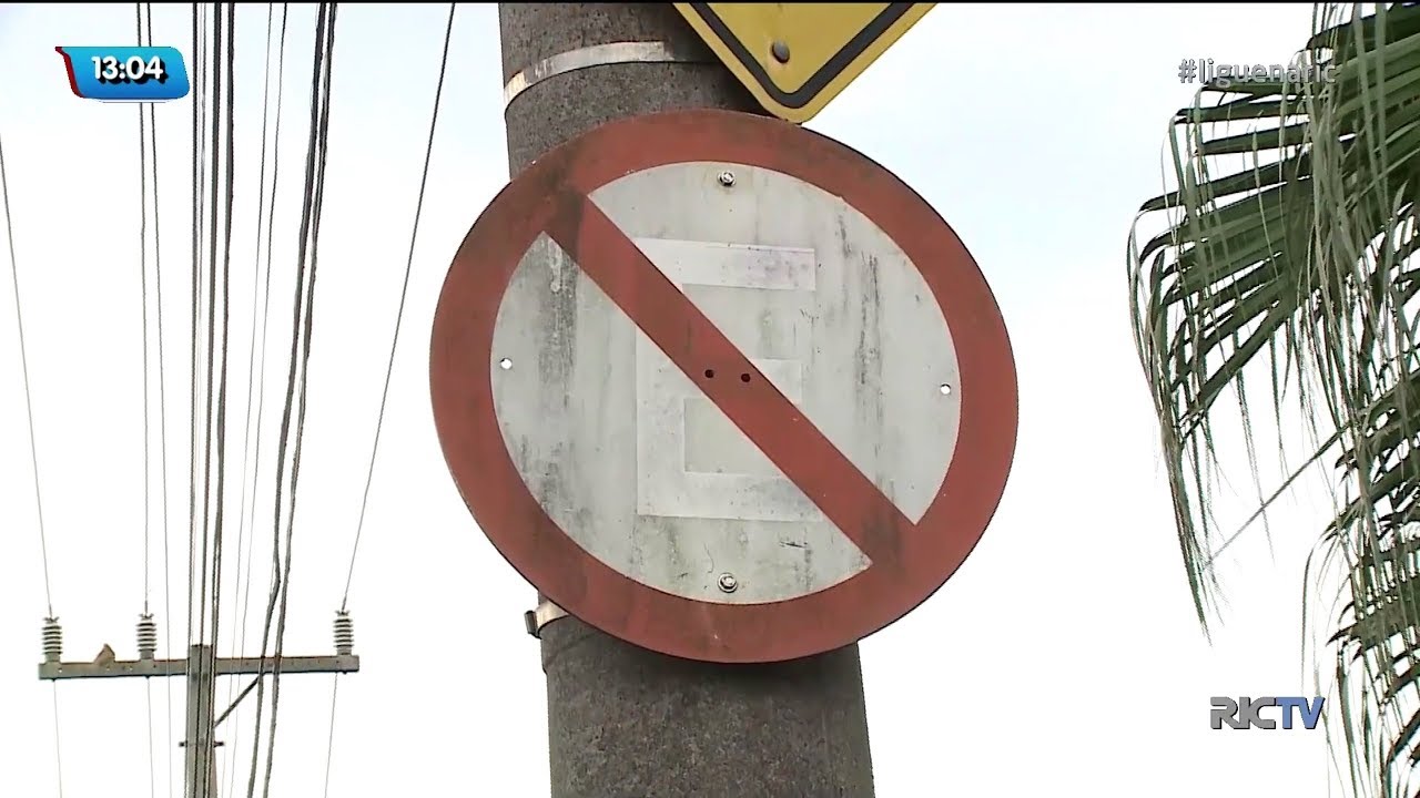 Placas de trânsito sem manutenção deixam dúvidas no trânsito da Capital
