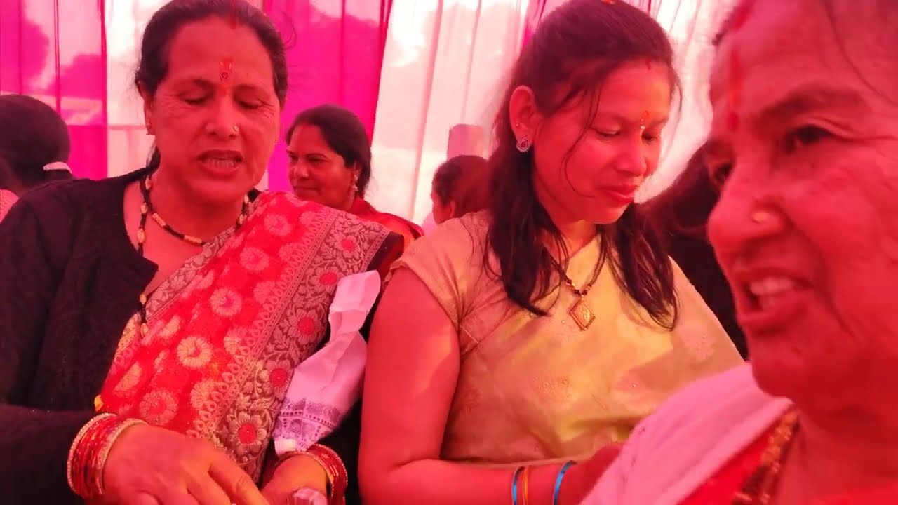 महिला संगीत में की अपनी कॉलोनी की महिलाओं के साथ मस्ती #ज्योतिनेगी # वायरलवीडियो