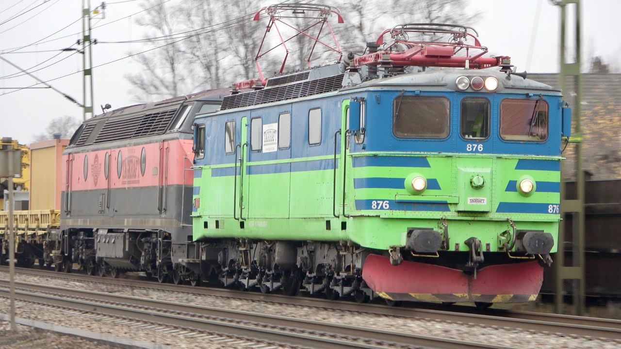 Trains in Hovsta, northern Örebro (Sweden)
