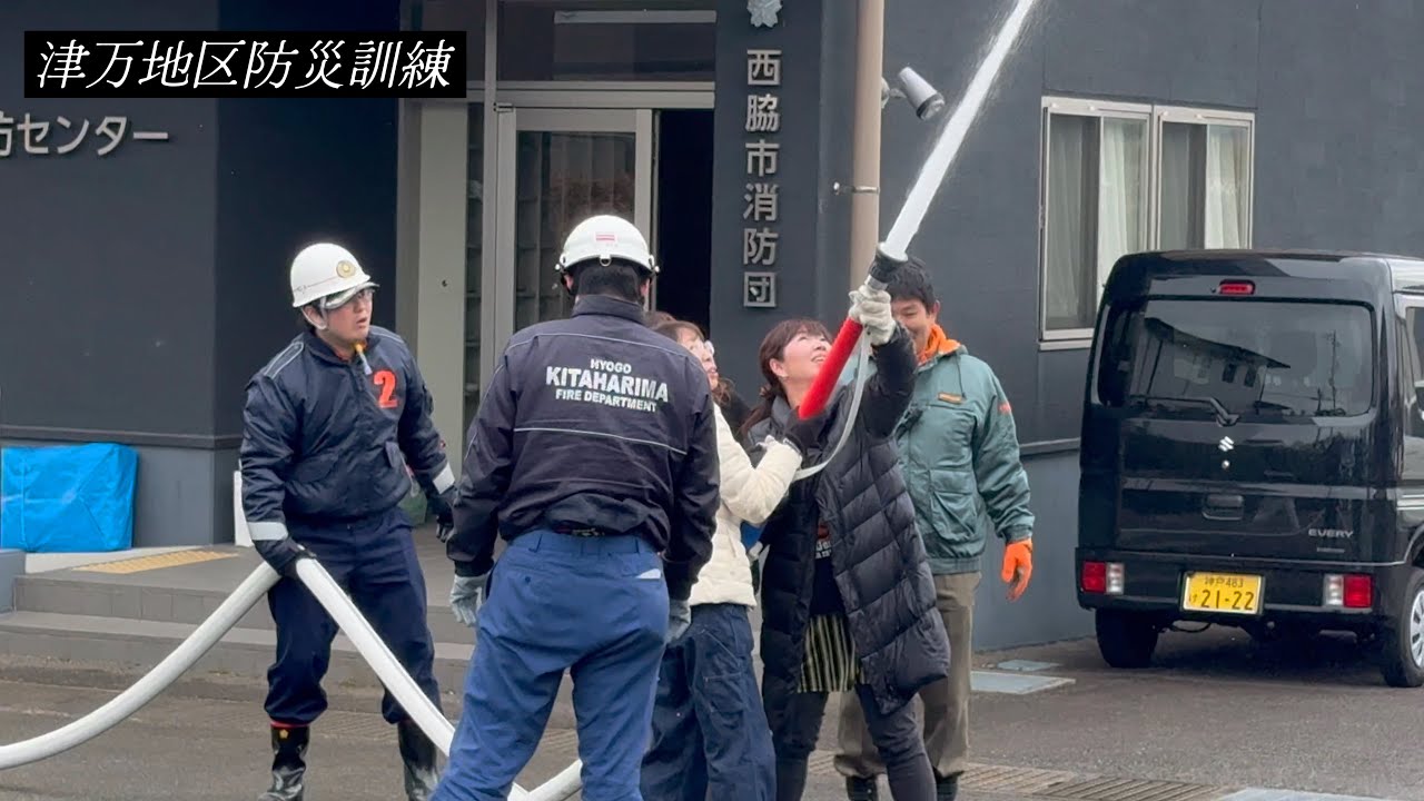 毛布や衣服で応急担架を作ろう！津万地区防災訓練（津万地区自治協議会）2026.1.31 9時〜11時　北はりま消防