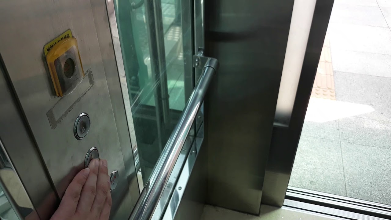 부산김해 경전철 박물관역 현대엘리베이터 탑사기 (김해홈플러스 방향)