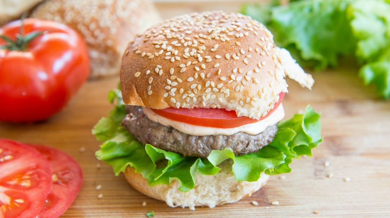 JUICY LUCY BURGERS RECIPE - Memorial Day Food