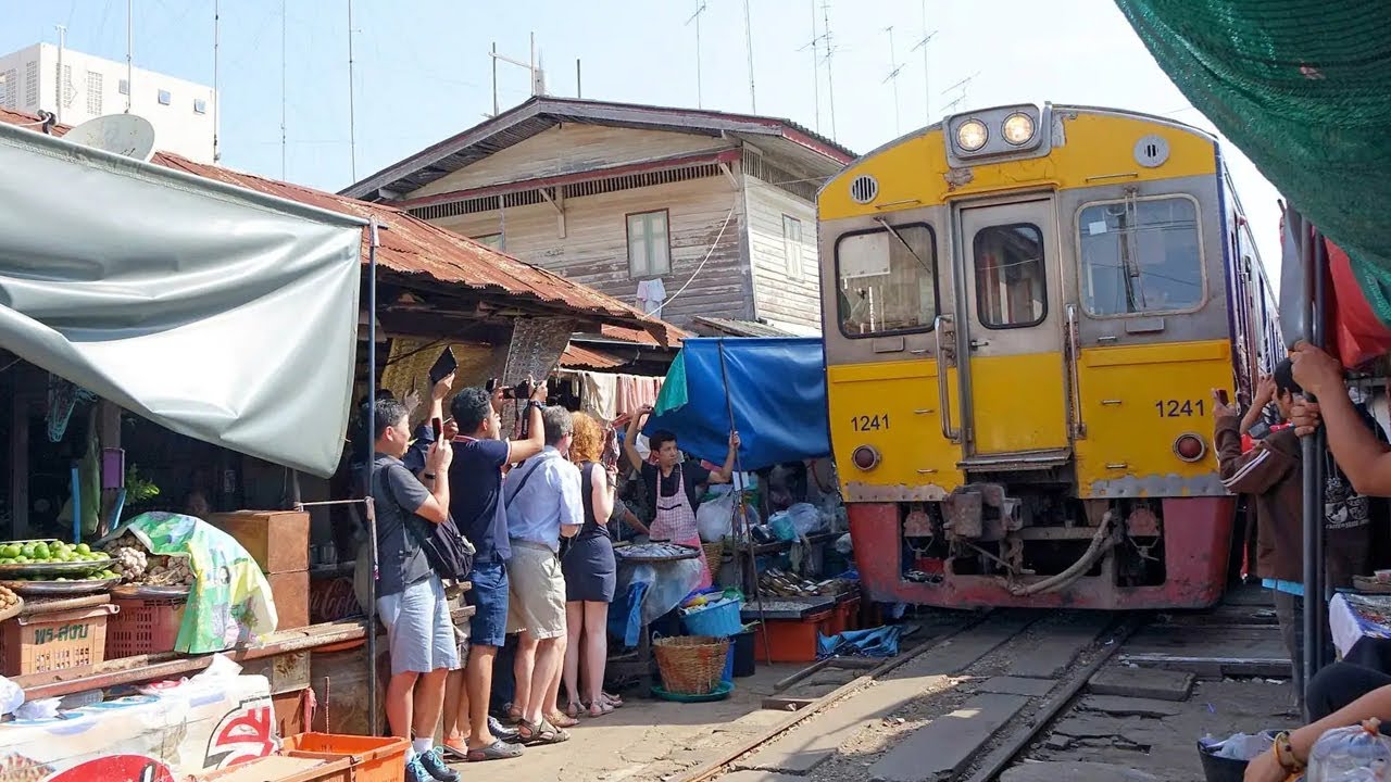 Maeklong Railway Market | Train Run Through Thailand&rsquo;s Most Dangerous Market | Bangkok VLog
