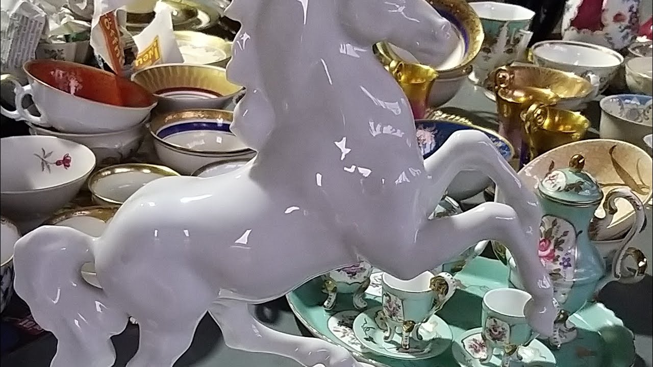 Немецкий дом полный немецким фарфором и антиквариатом мебель лампы интерьер картины поиск клада сокр