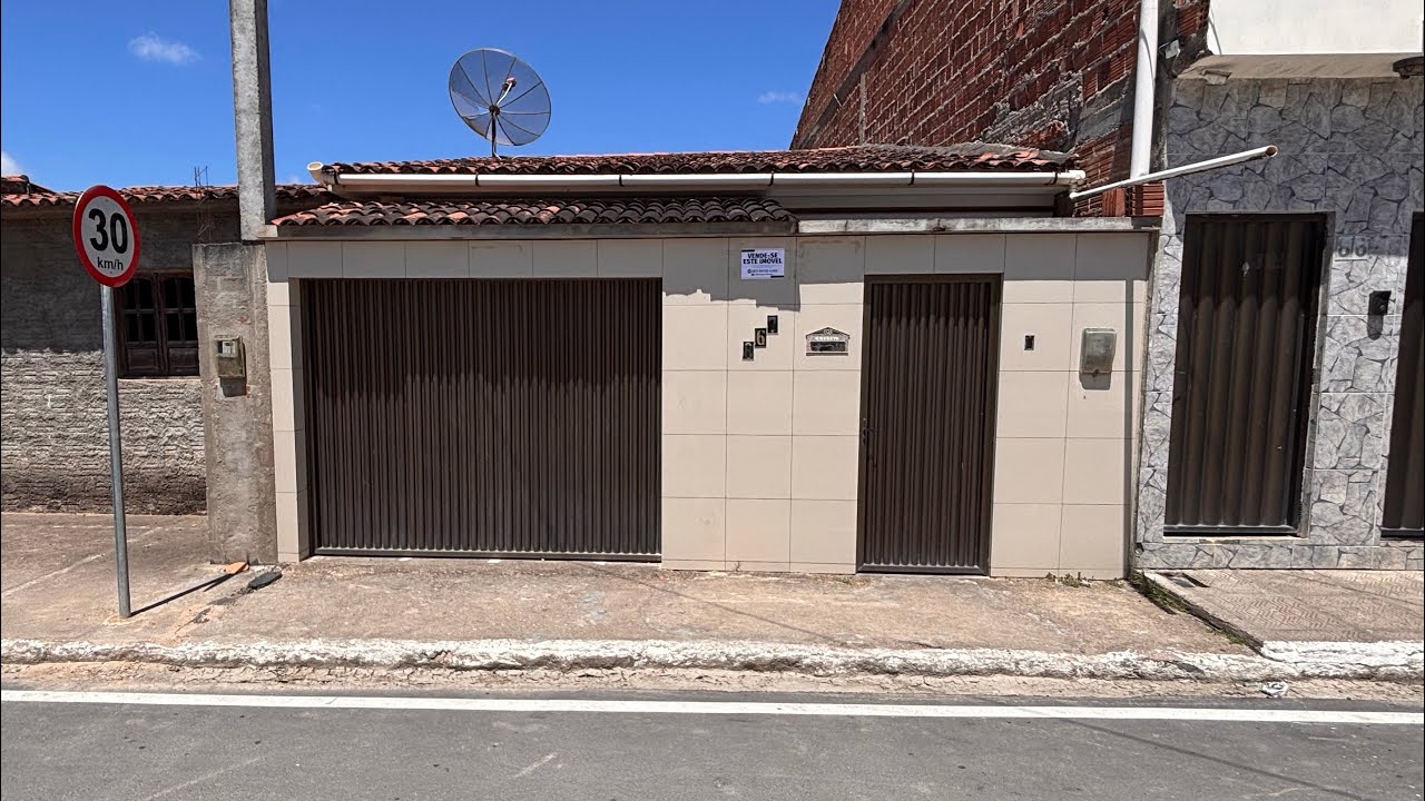 488- CASA BOA E GRANDE A VENDA NA RUA 15 DE NOVEMBRO EM BOM CONSELHO