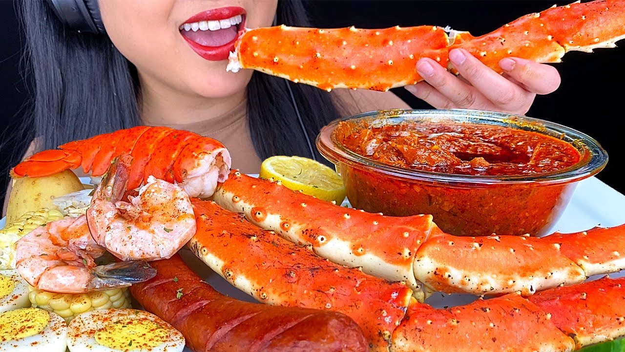 GIANT SEAFOOD BOIL King Crab Legs in Bloves Sauce | ASMR Phan