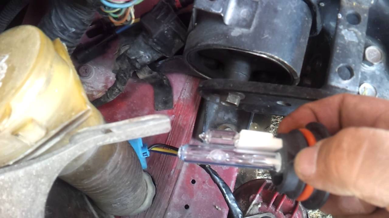 INSTALACION DE UN KIT HID XENON PLUG AND PLAY 2013 POR MR. XENON