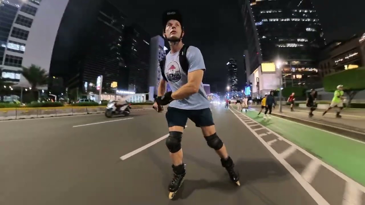 Night Rollerblading in Jakarta 