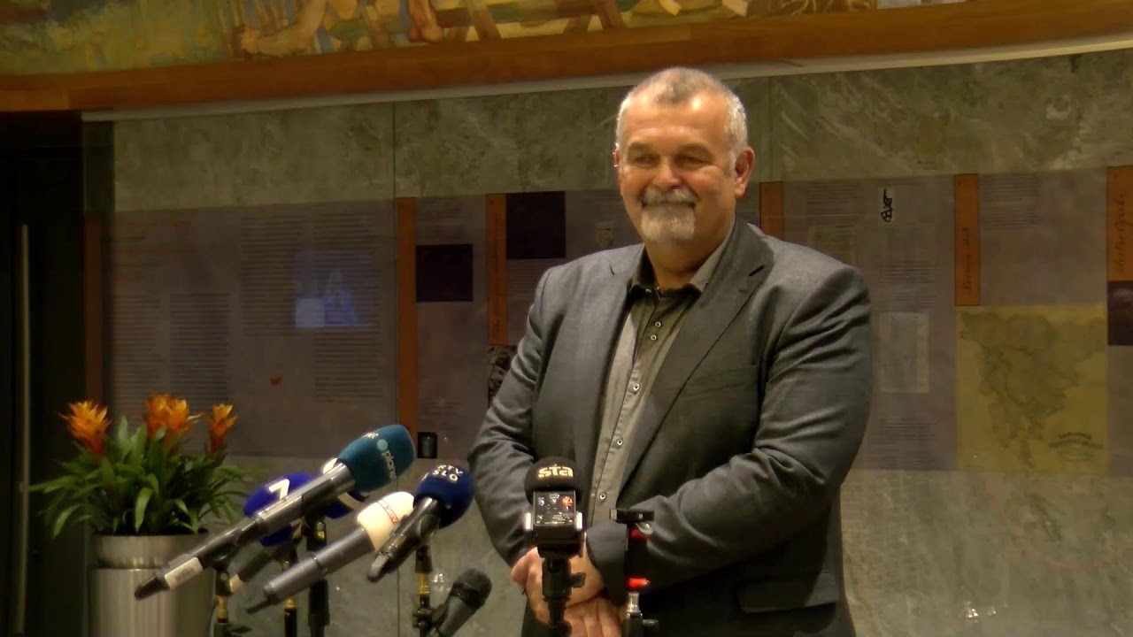 (V ŽIVO) NSi z interpelacijo nad ministra Poklukarja