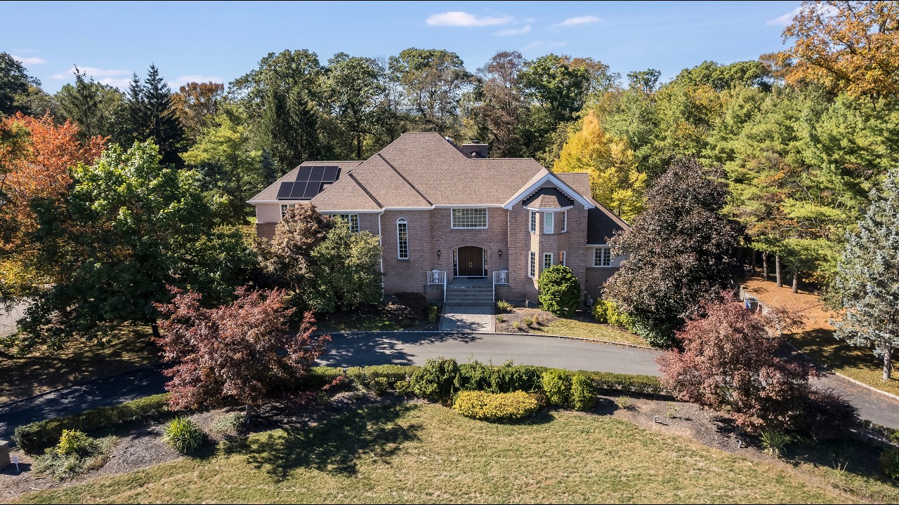 26 Mountain Ridge Dr