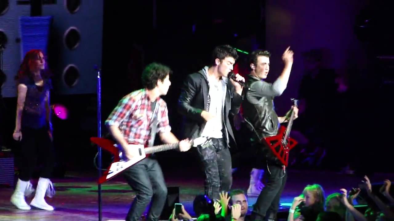 Jonas Brothers Demi Lovato and Camp Rock Cast "Heart & Soul" Indianapolis 08/08/10