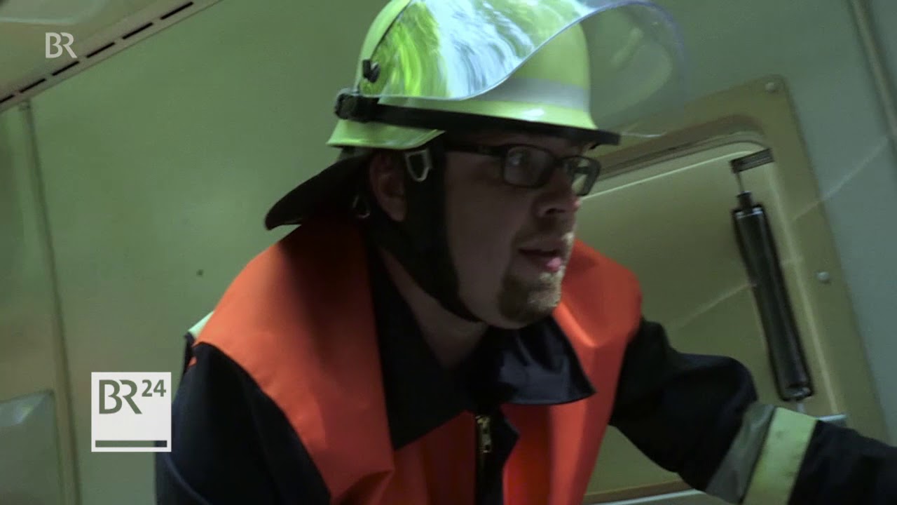 Spektakuläre Feuerwehr-Übung in Grafenau | BR24