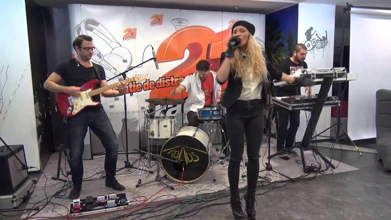 Lora - Arde ( LIVE @ RADIO 21)