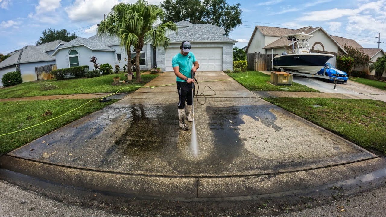 Surprised a RANDOM Homeowner With a FREE Driveway Pressure Wash