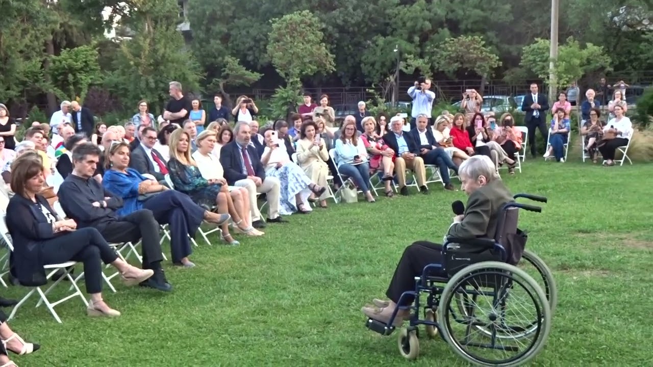 Η διακεκριμένη Βυζαντινολόγος κ. Ελένη Γλύκατζη-Αρβελέρ μιλάει για το βιβλίο: «Από μένα αυτά…»