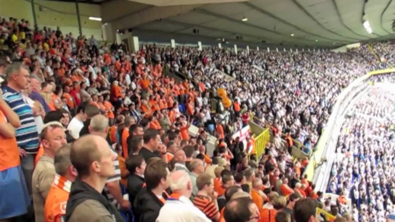 Blackpool fans at White Hart Lane singing and celebrating + 2 penalties
