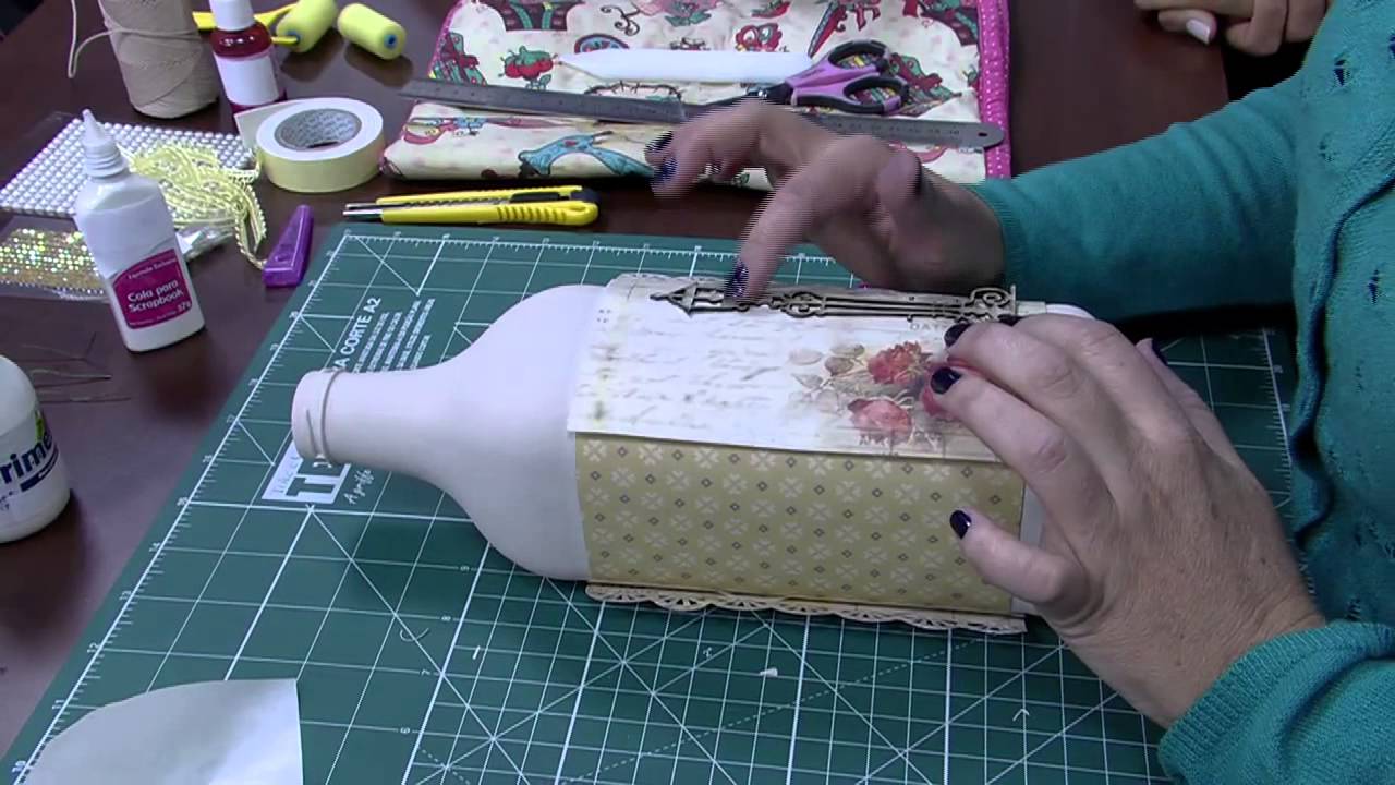 Scrapdecor em garrafa de vidro por Regiane Bopre - 19/06/2015 - Mulher.com