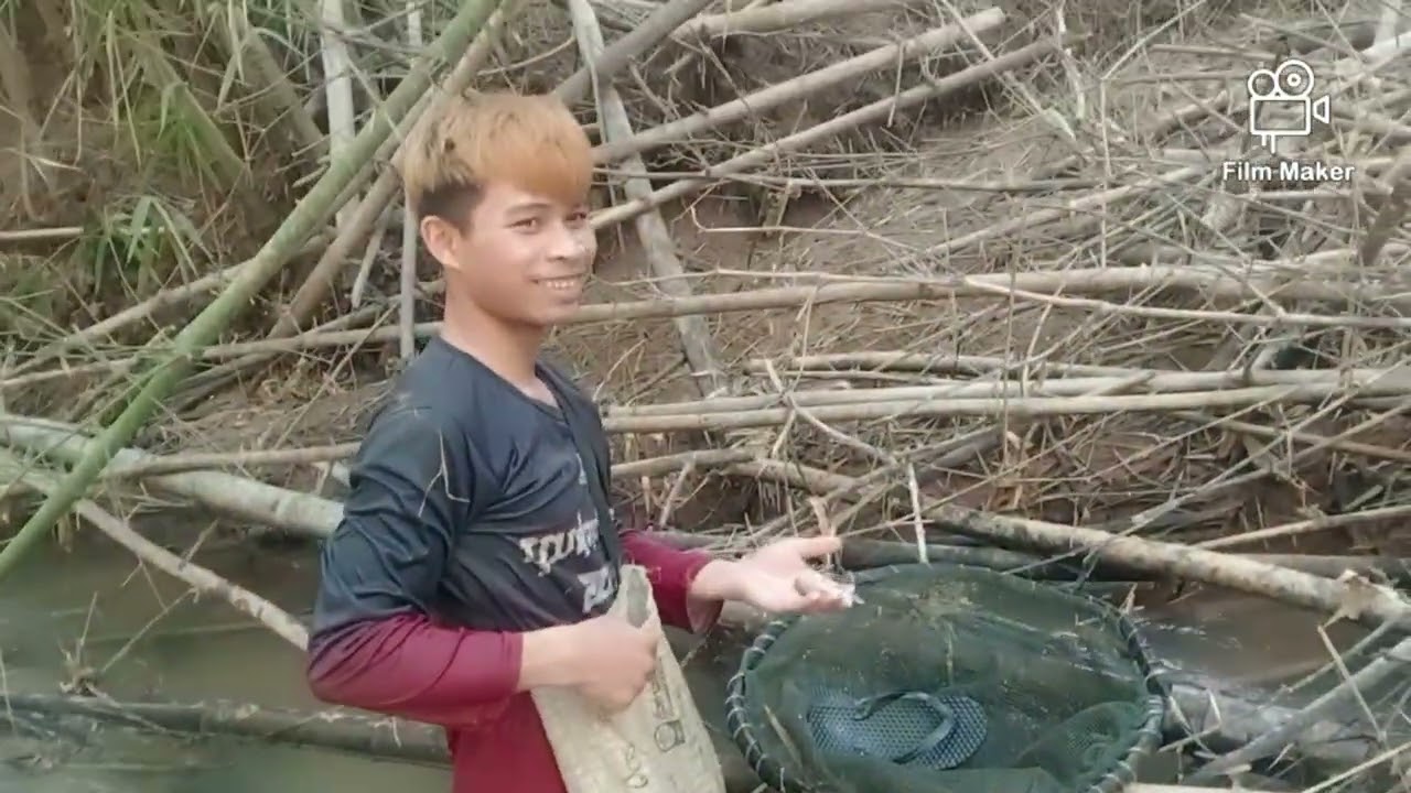 พาน้องๆ ไปหาปลาตามห้วยแบบแถวชนบท