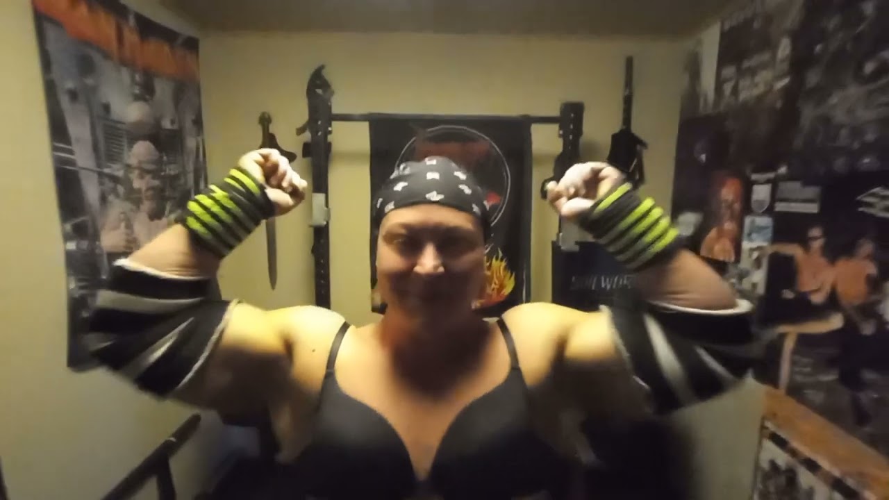 Anna K Powerlifter's log benchpress 170 kg x8