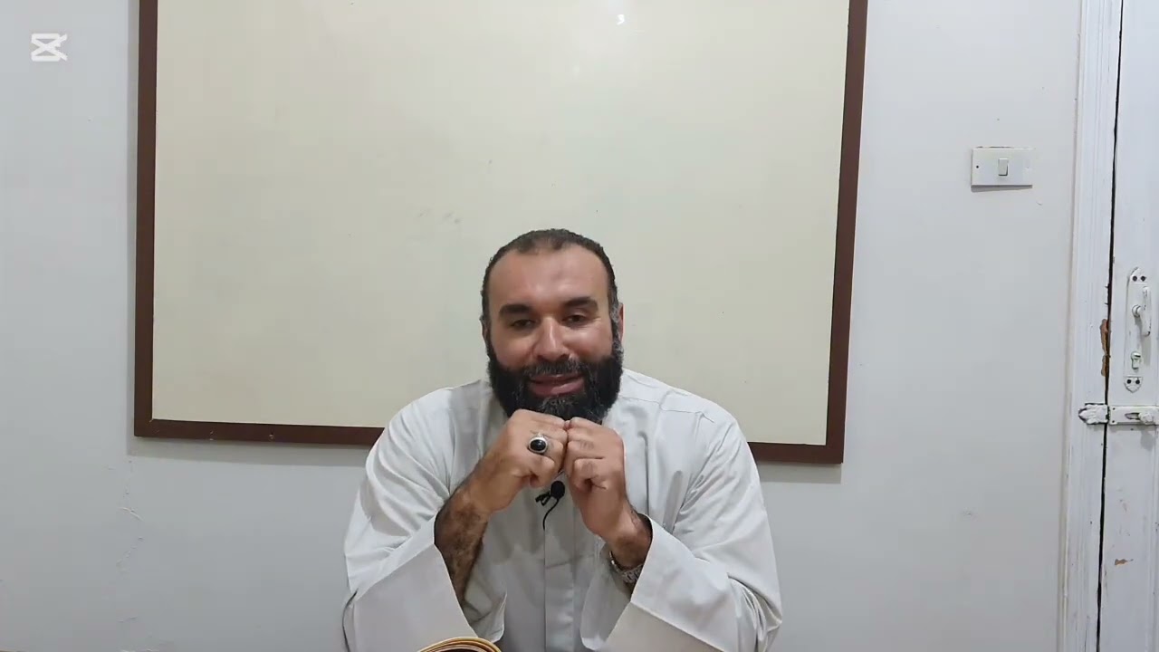 حكم الصلاة بالشورت أو البنطلون المقطع أو الجلباب الأبيض الشفاف
