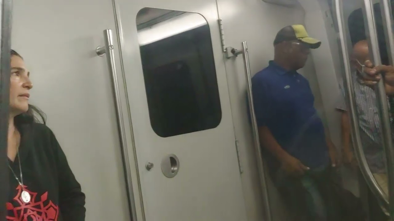 recorrido en el metro de Caracas colegio de ingenieros Plaza Venezuela parte 2